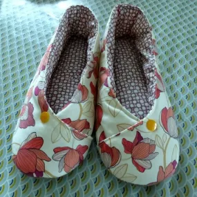 Chaussons femme kimono "grandes fleurs orange" fond écru